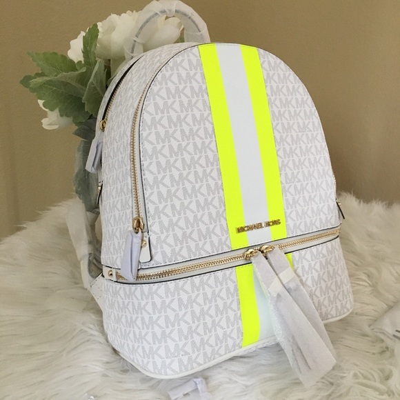 Last one✨Michael Kors medium Rhea zipper backpack - Picture 2 of 7